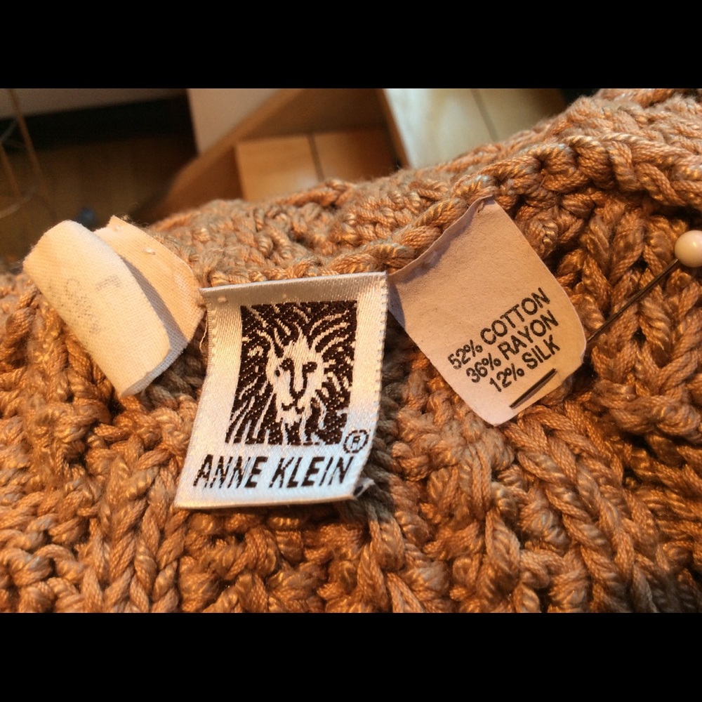 Sweater - Picture 4 of 4